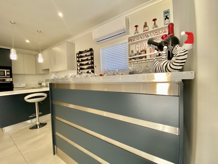 To Let 3 Bedroom Property for Rent in Sandown Western Cape